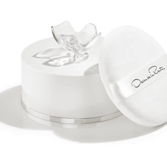 Oscar de la Renta White Perfumed Dusting Powder - Picture 2 of 2